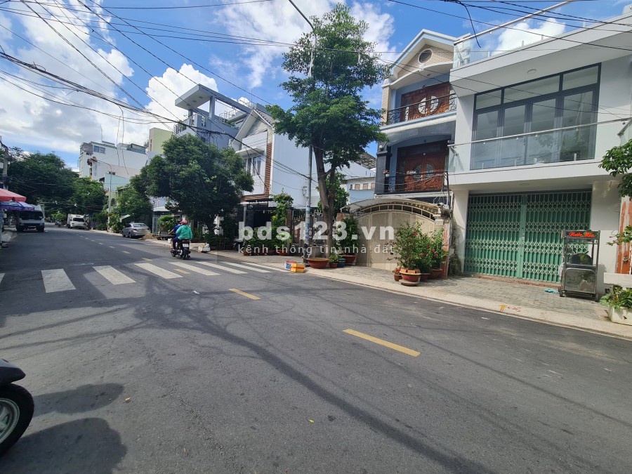 Nhà 1 Trệt 2 Lầu, mặt tiền đường số 2, phường Tân Quy, Quận 7