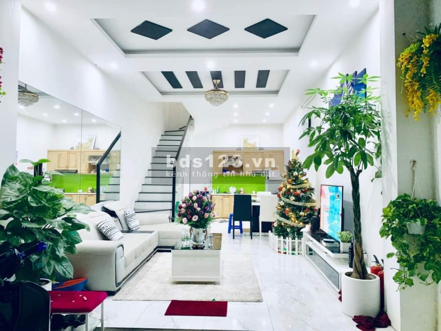 Bán Gấp Nhà 53m Cách Ngã Tư Sở 200m. Nhà Đẹp Gần Phố, lhcc
