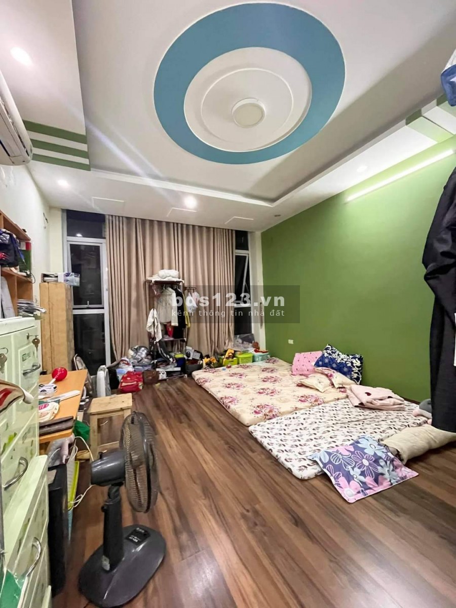 Bán Gấp Nhà 53m Cách Ngã Tư Sở 200m. Nhà Đẹp Gần Phố, lhcc