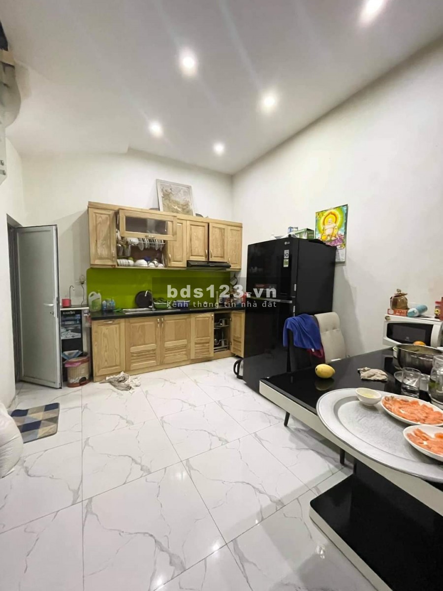 Bán Gấp Nhà 53m Cách Ngã Tư Sở 200m. Nhà Đẹp Gần Phố, lhcc