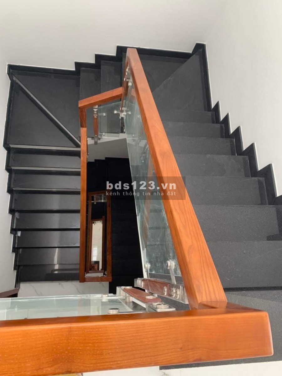 Nhà Cần Bán Gấp Đường Nguyễn Thái Bình, 42m2 4 tầng nở hậu, HXH Thông chỉ có 4.95 tỷ