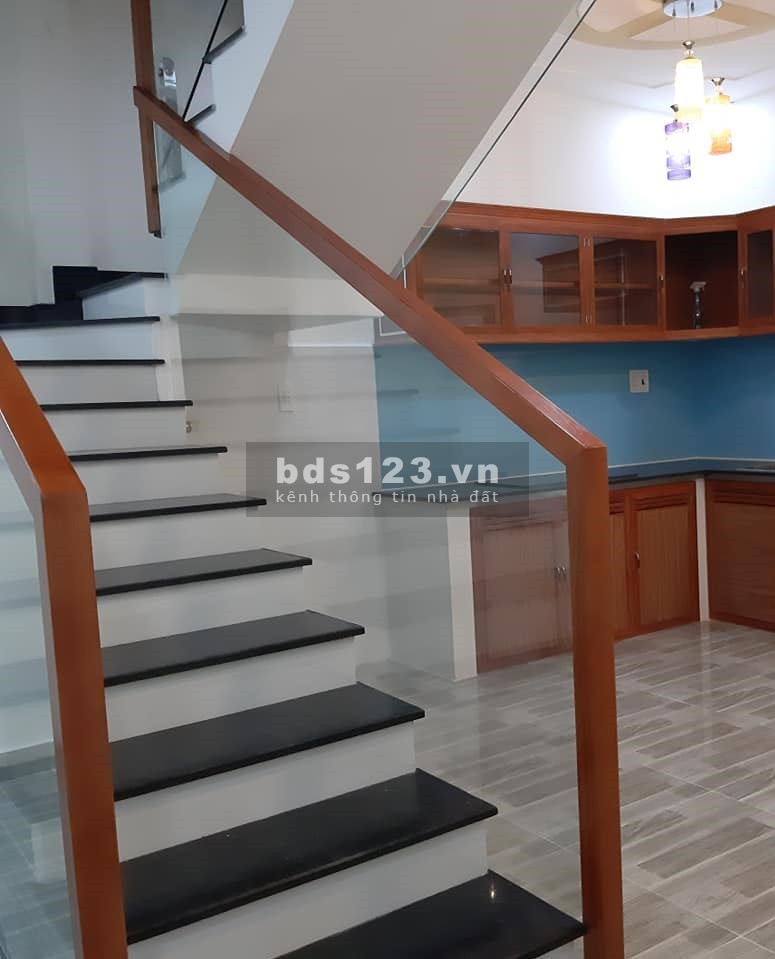 Bán nhà 110 Hồng Lạc 36m2, hẻm xe hơi vào nhà, q Tân Bình chỉ 2 tỷ 9