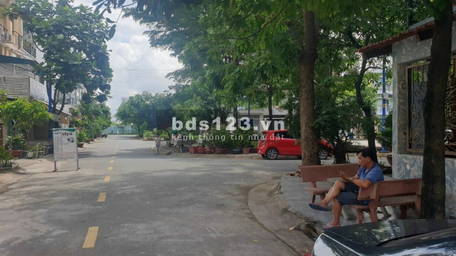 Bán lô đất hẻm 10m đường Đoàn Nguyễn Tuấn, liên hệ chính chủ 0917433968