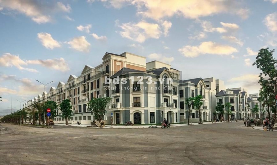 Cần bán nhà phố thương mại Manhattan 5 tầng tại Vinhomes Grand Park Q9 hỗ trợ vay NH 70%