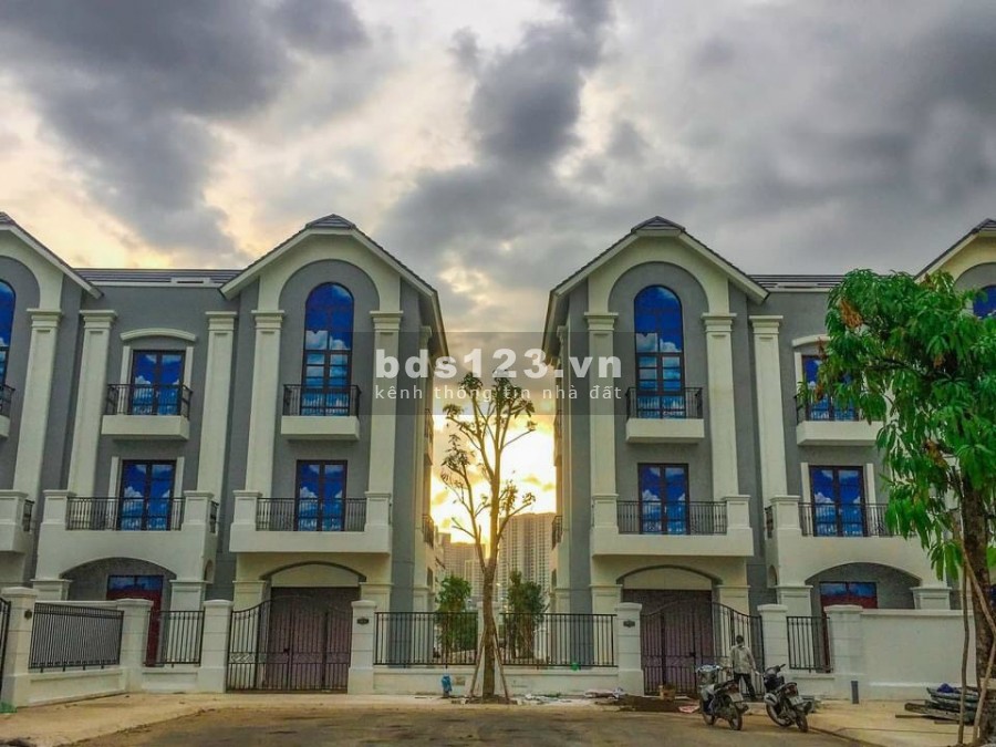 Cần bán nhà phố thương mại Manhattan 5 tầng tại Vinhomes Grand Park Q9 hỗ trợ vay NH 70%