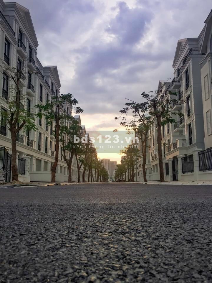 Cần bán nhà phố thương mại Manhattan 5 tầng tại Vinhomes Grand Park Q9 hỗ trợ vay NH 70%