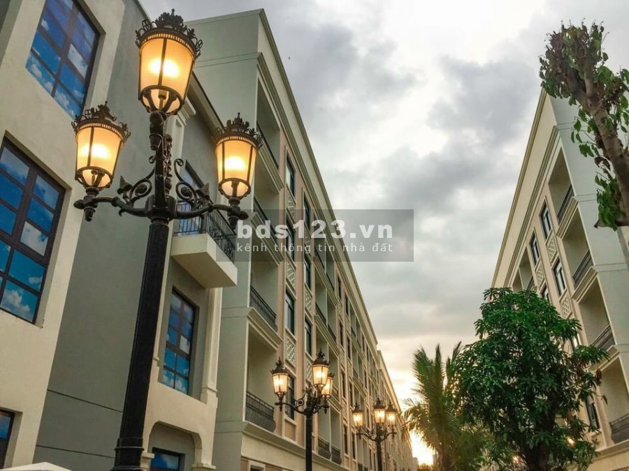 Cần bán nhà phố thương mại Manhattan 5 tầng tại Vinhomes Grand Park Q9 hỗ trợ vay NH 70%