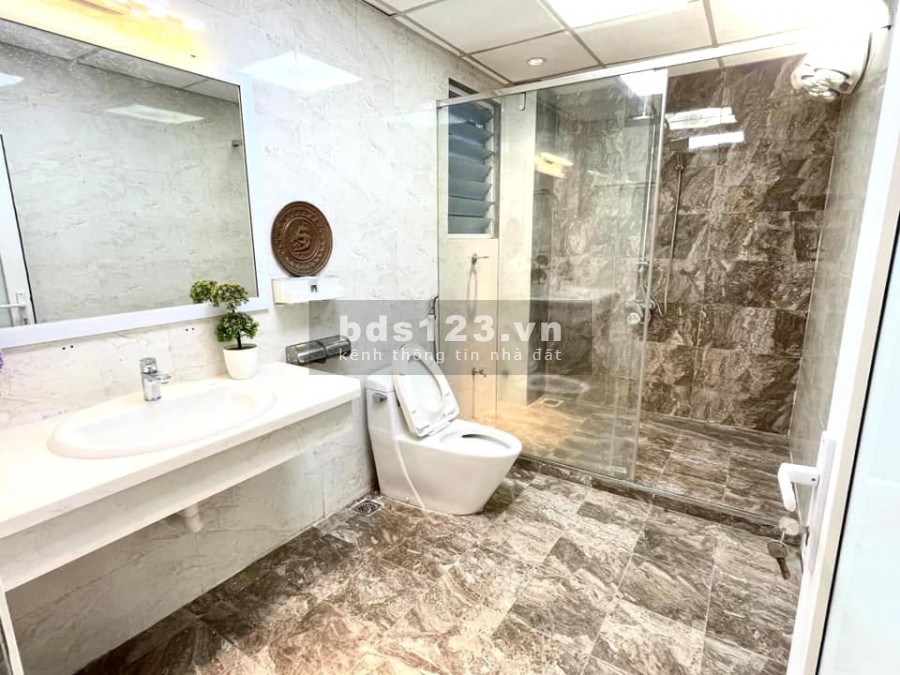 Nhà phố Lê Hồng Phong, Hà Đông, dt 32m2, hàng hiếm, một bước ra chợ