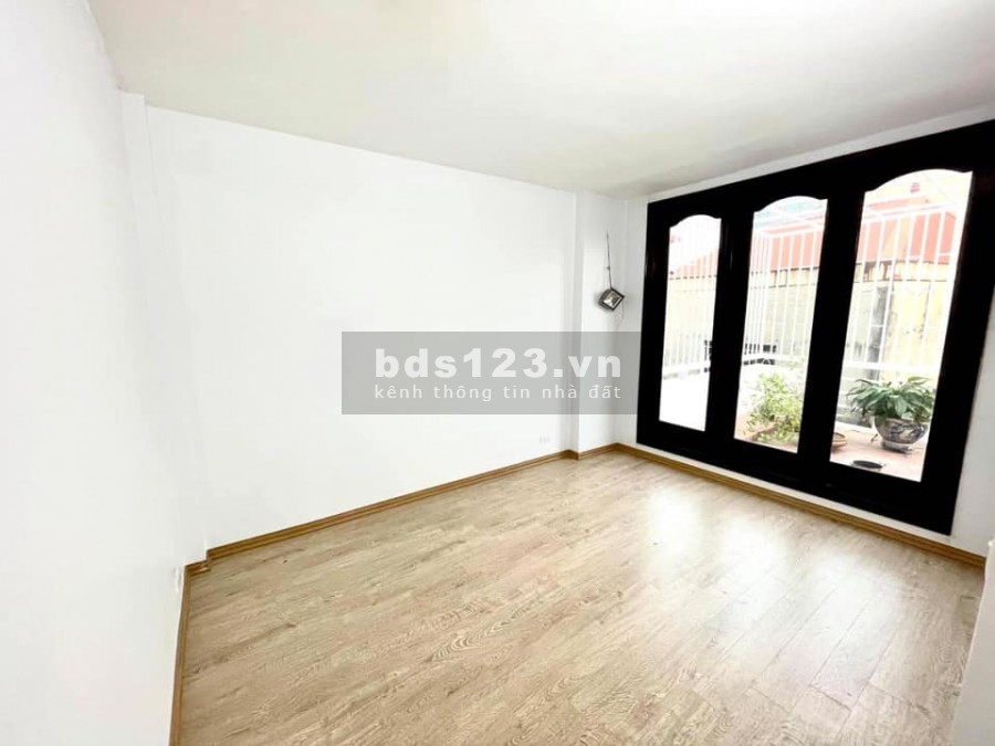 Nhà phố Lê Hồng Phong, Hà Đông, dt 32m2, hàng hiếm, một bước ra chợ