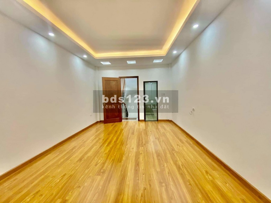 Bán nhà nguyên căn Hoàng Mai, dt 35m2, 5 tầng, mặt tiền 4m, giá nhỉnh 3 Tỷ