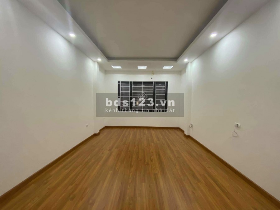Bán nhà nguyên căn Hoàng Mai, dt 35m2, 5 tầng, mặt tiền 4m, giá nhỉnh 3 Tỷ