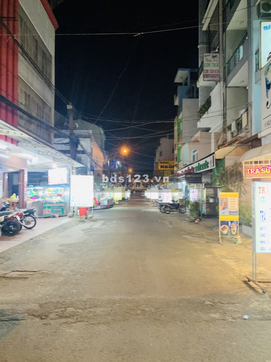 Mặt tiền kinh doanh sầm uất ngay chợ Nguyễn Sơn 4 tấm, giá chỉ 4.2 tỷ