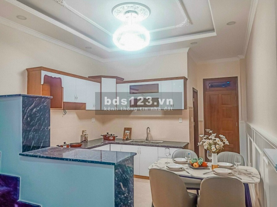 Bán nhà dt 68m2, 1 lầu 2 trệt, tại Tân Đông Hiệp nội thất cơ bản, giá 3 tỷ