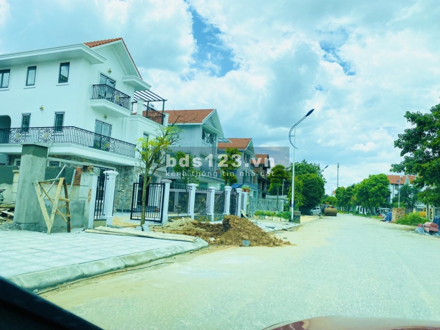Bán BT đơn lập KĐT Quang Minh Long Việt 351.2m2, mt 18m Liên hệ 0973781843 Ánh