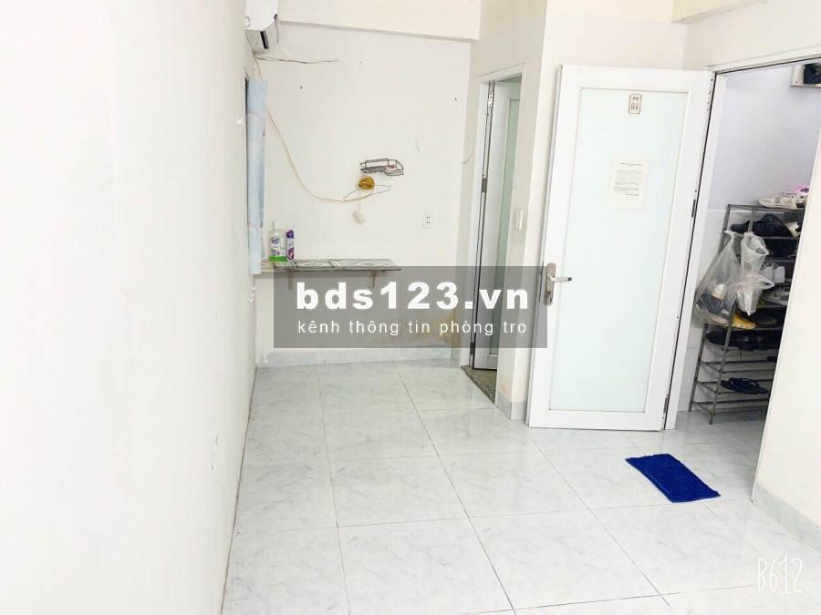 2,8tr/th. Còn 1 phòng có máy lạnh, kệ bếp, cửa sổ Đường 3/2, Quận 10