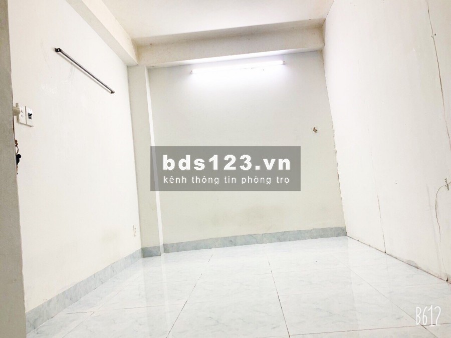 2,8tr/th. Còn 1 phòng có máy lạnh, kệ bếp, cửa sổ Đường 3/2, Quận 10