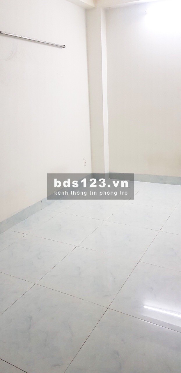 2,8tr/th. Còn 1 phòng có máy lạnh, kệ bếp, cửa sổ Đường 3/2, Quận 10