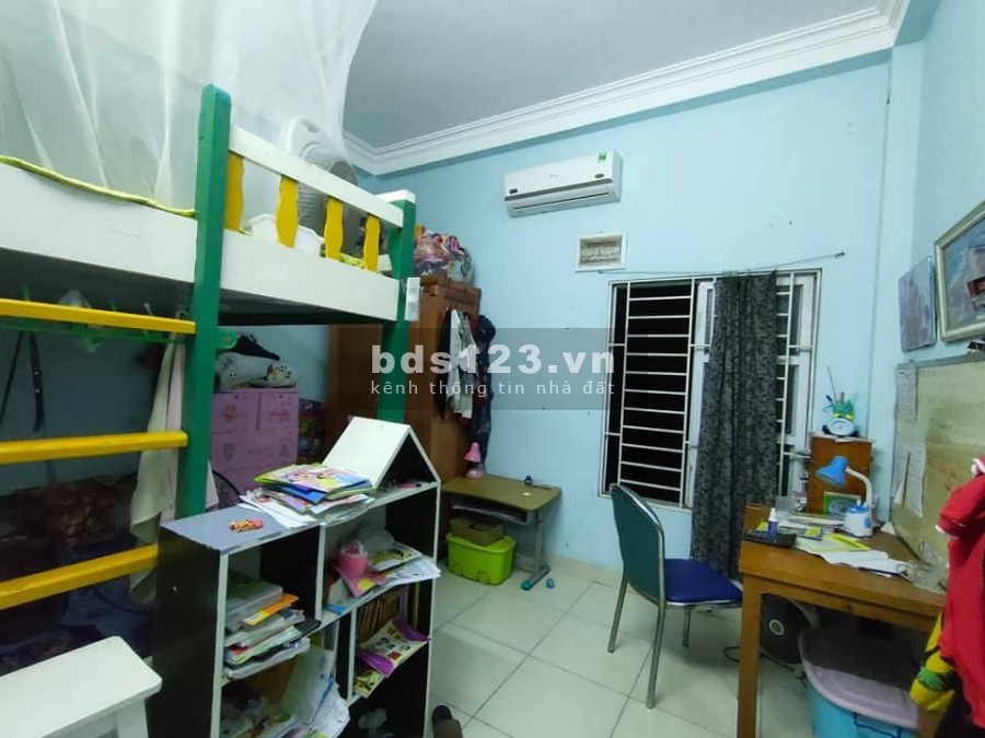 Cần bán nhà Trâu Quỳ 3 tầng, 45m2, mt 4.2m, ngõ thông gần ô tô tránh, dân xây