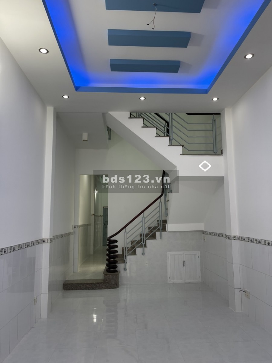 Nhà nguyên căn mặt tiền Lê Sao, dt 4x17m, 3PN, mới 99%, giá 13tr
