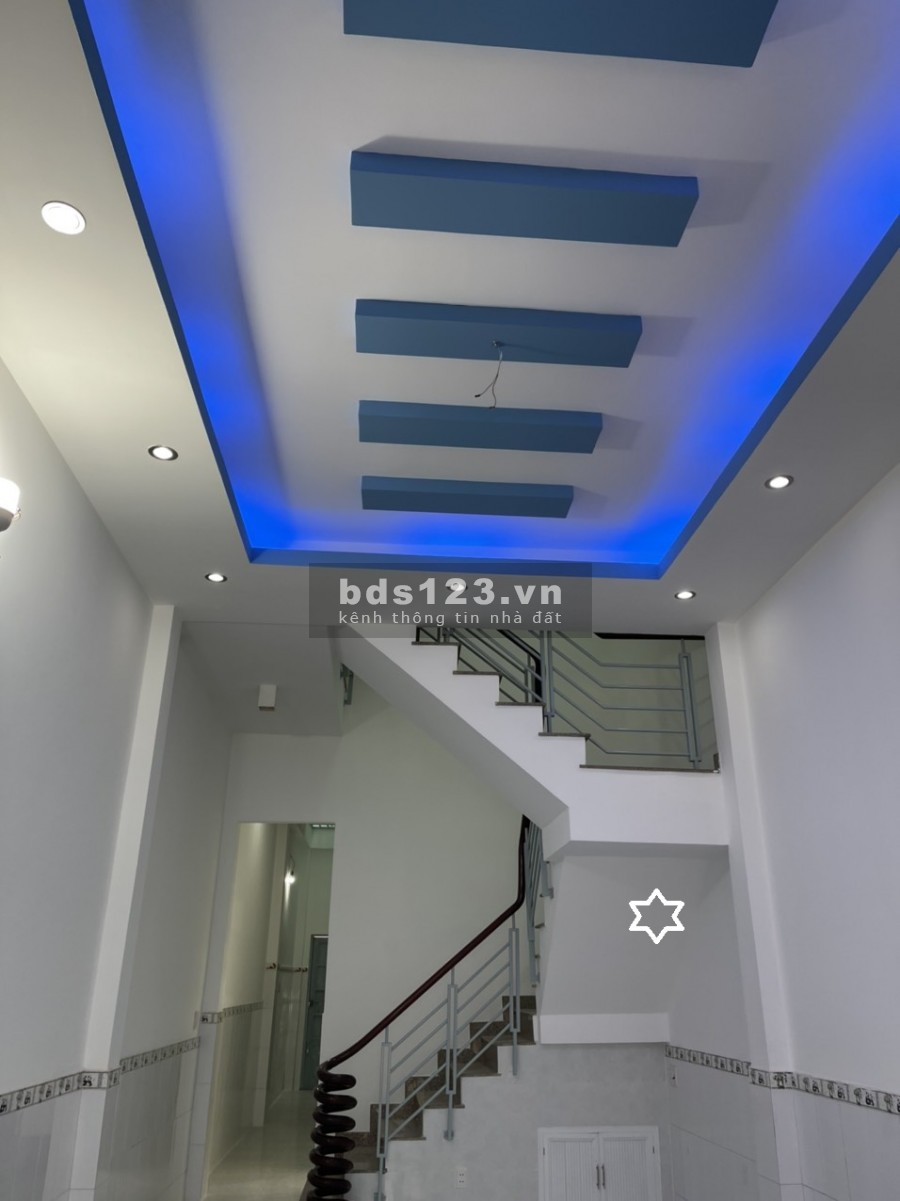 Nhà nguyên căn mặt tiền Lê Sao, dt 4x17m, 3PN, mới 99%, giá 13tr