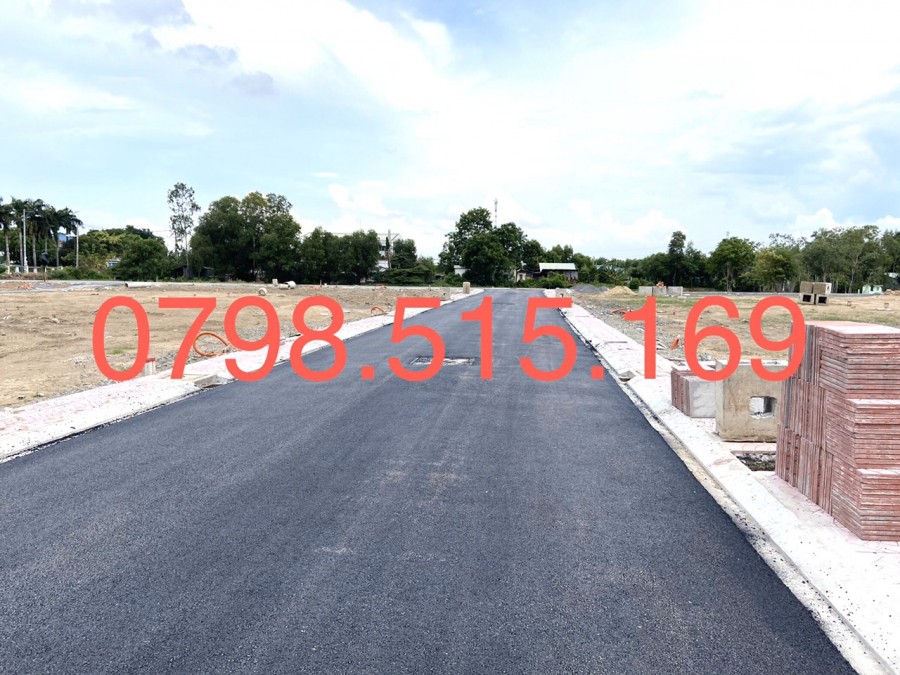 Bán thửa đất đẹp vuông vức cách chợ Bình Chánh 500m,sổ riêng, giá full