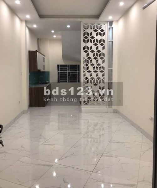 Bán nhà Võ Chí Công, Cầu Giấy, ngõ rộng, thoáng 35m2x5 tầng. Nhỉnh 3 tỷ.