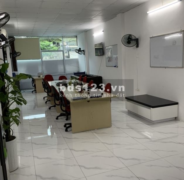 Bán nhà mặt phố Hoàng Quốc Việt, 2 mặt thoáng, xây 6 tầng, dt 85m2, mt 4.2m, giá 31 tỷ LH 0968990560