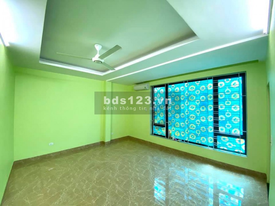 Bán nhà rộng 77m2, nhỉnh 5 tỉ Ngọc Thuỵ Quận Long Biên ô tô vào nhà