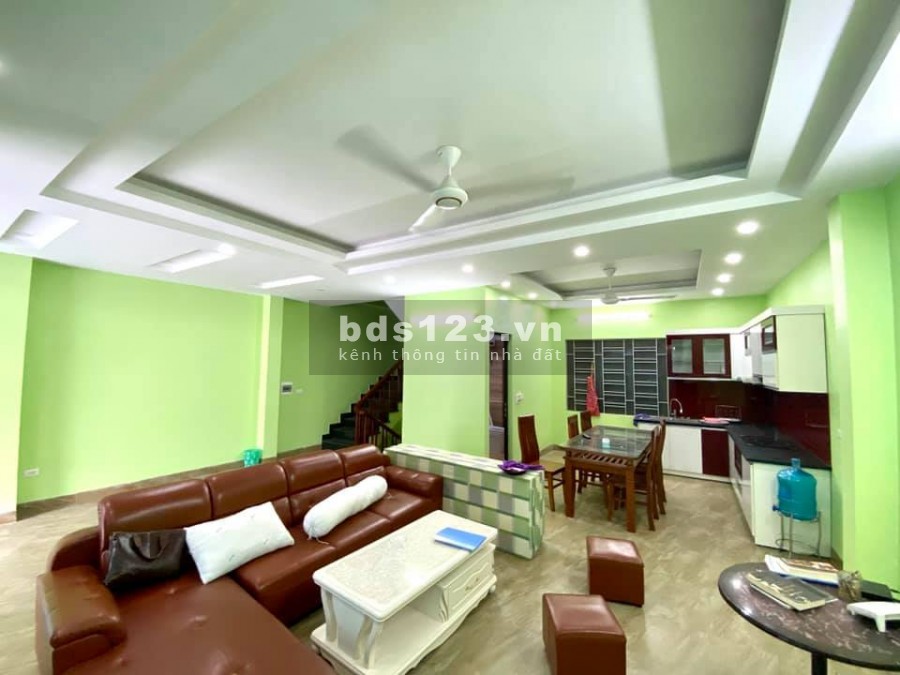 Bán nhà rộng 77m2, nhỉnh 5 tỉ Ngọc Thuỵ Quận Long Biên ô tô vào nhà