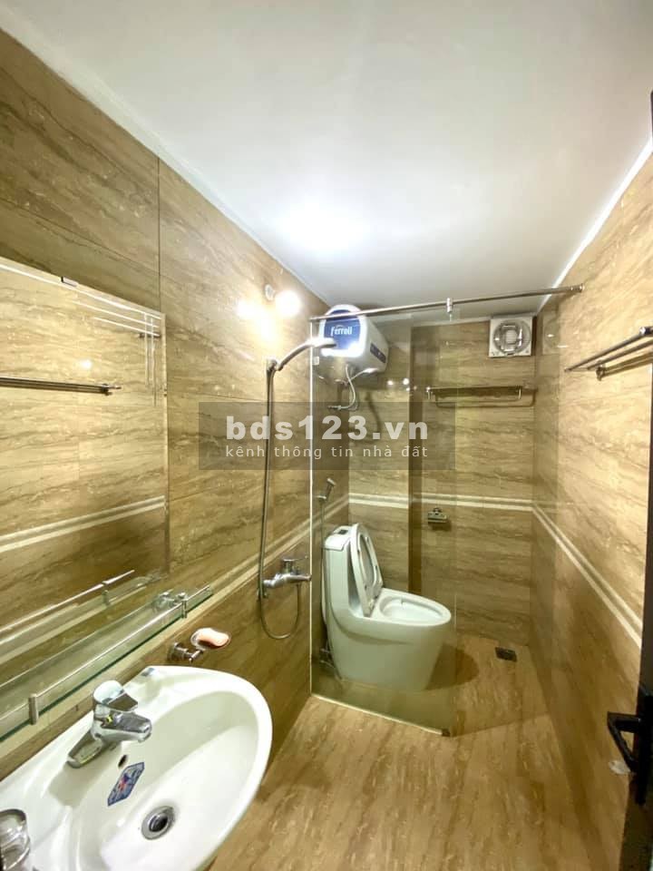Bán nhà rộng 77m2, nhỉnh 5 tỉ Ngọc Thuỵ Quận Long Biên ô tô vào nhà