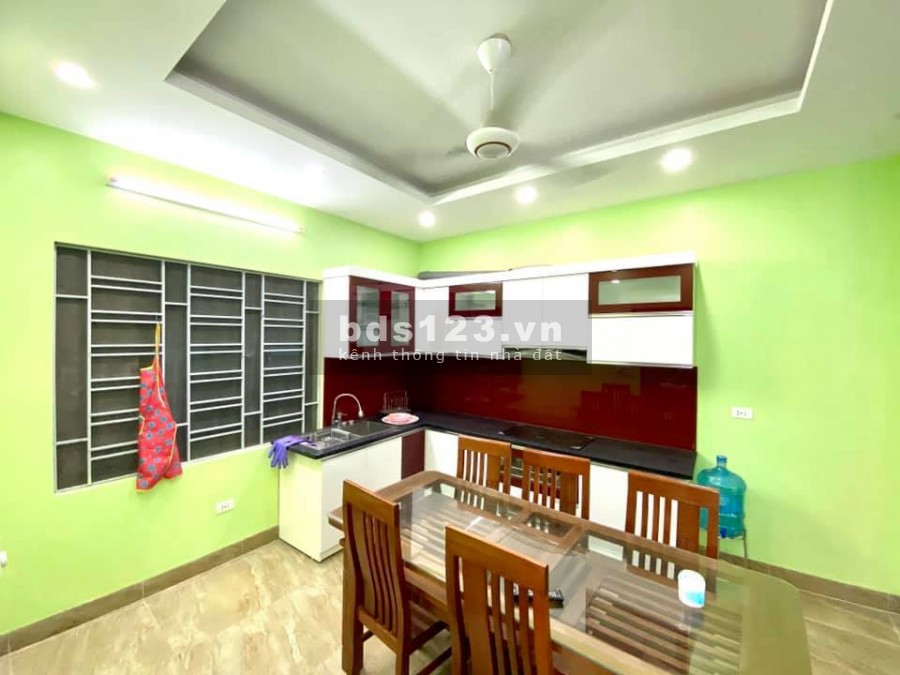 Bán nhà rộng 77m2, nhỉnh 5 tỉ Ngọc Thuỵ Quận Long Biên ô tô vào nhà