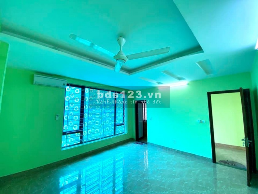Bán nhà rộng 77m2, nhỉnh 5 tỉ Ngọc Thuỵ Quận Long Biên ô tô vào nhà