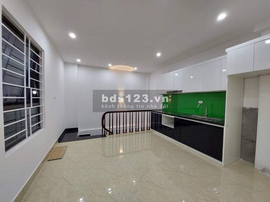 Bán nhà Hoàng Mai, ngõ thông, lô góc, kinh doanh tốt, sổ đỏ đẹp, lh 0906189118