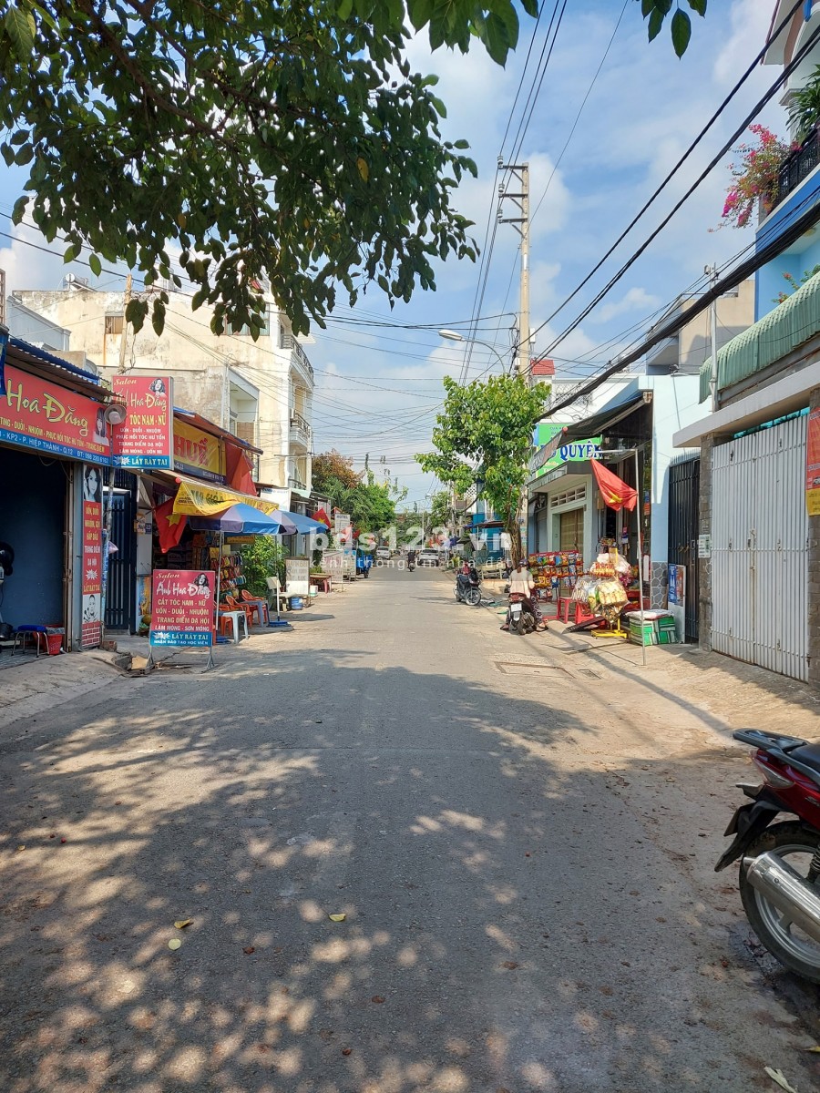 Lô góc mặt tiền kinh doanh chiều ngang khung 7.5m, vị trí đẹp không lộ giới