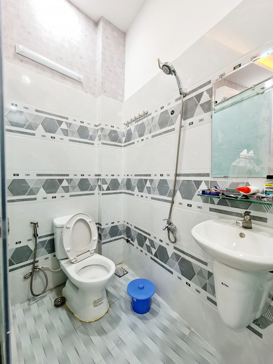 Ngộp bank bán gấp nhà 4 tầng hẻm xe hơi đường Quang trung Quận Gò Vấp, 78m2 giá 5,23 tỷ. Tặng Full nội thất
