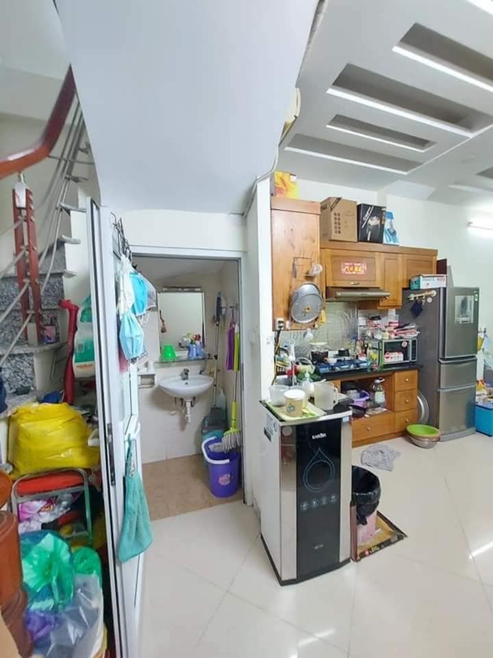 Bán nhà Hoàng Quốc việt diện tích 38m, nhà đẹp gần phố giá 3,9 tỷ.