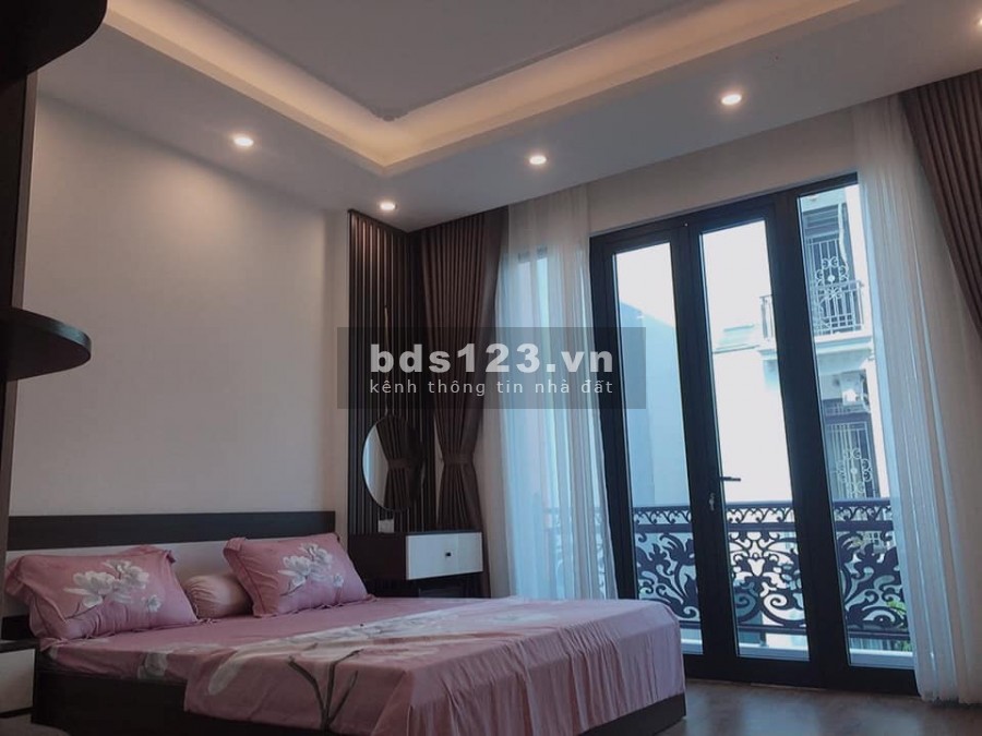 Mặt phố Quang Trung mặt tiền 4m, vỉa hè rộng, kinh doanh giá chỉ nhỉnh 6 tỷ, lhcc