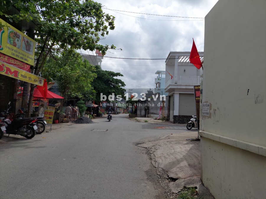 Lô góc mặt tiền kinh doanh chiều ngang khung 7.5m, vị trí đẹp không lộ giới