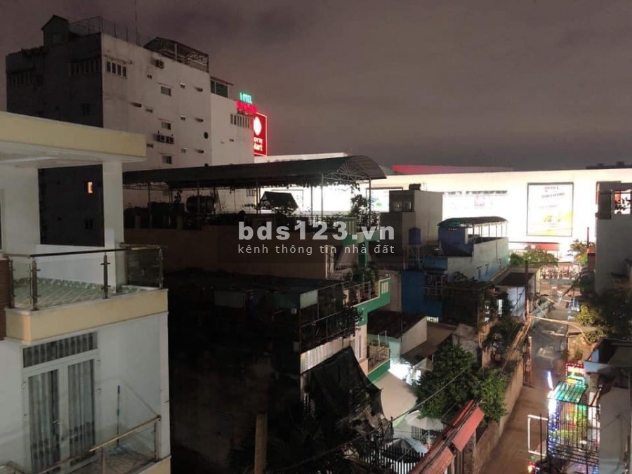 Nhà to, vị trí trung tâm, hẻm xe hơi, sát Emart Phan Văn Trị, dt 80m2, giá 5.6 tỷ