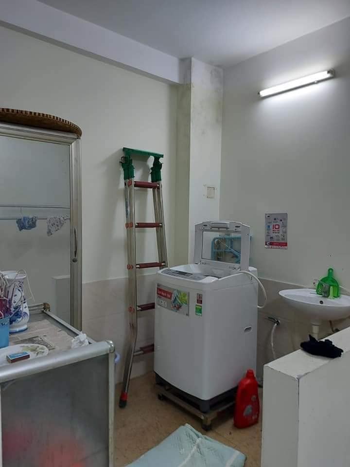 Bán nhà Hoàng Quốc việt diện tích 38m, nhà đẹp gần phố giá 3,9 tỷ.