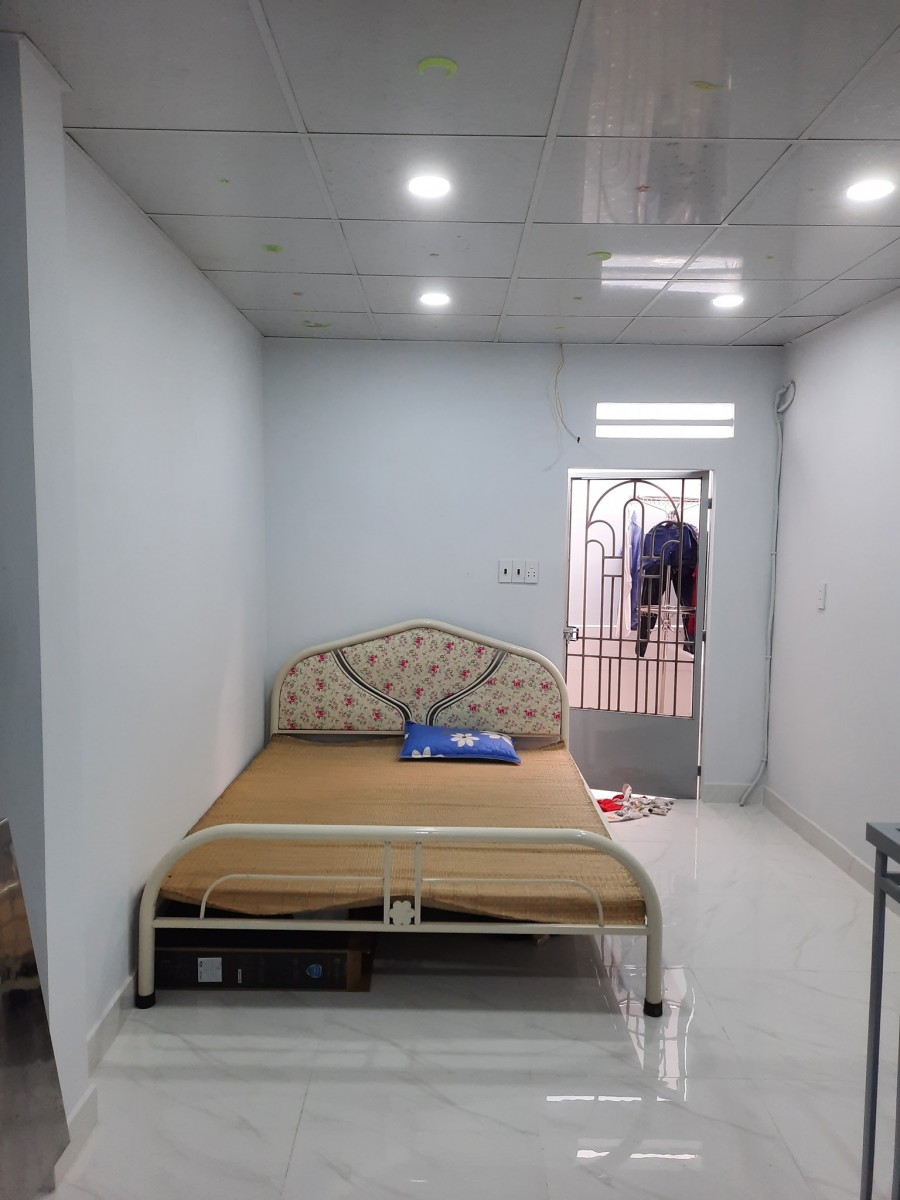 Chủ bán nhà mới cách hẻm xê hơi 10m, dt 23m2, 3 lầu đúc, 2.4 tỷ, phường 10, Quận Tân Bình