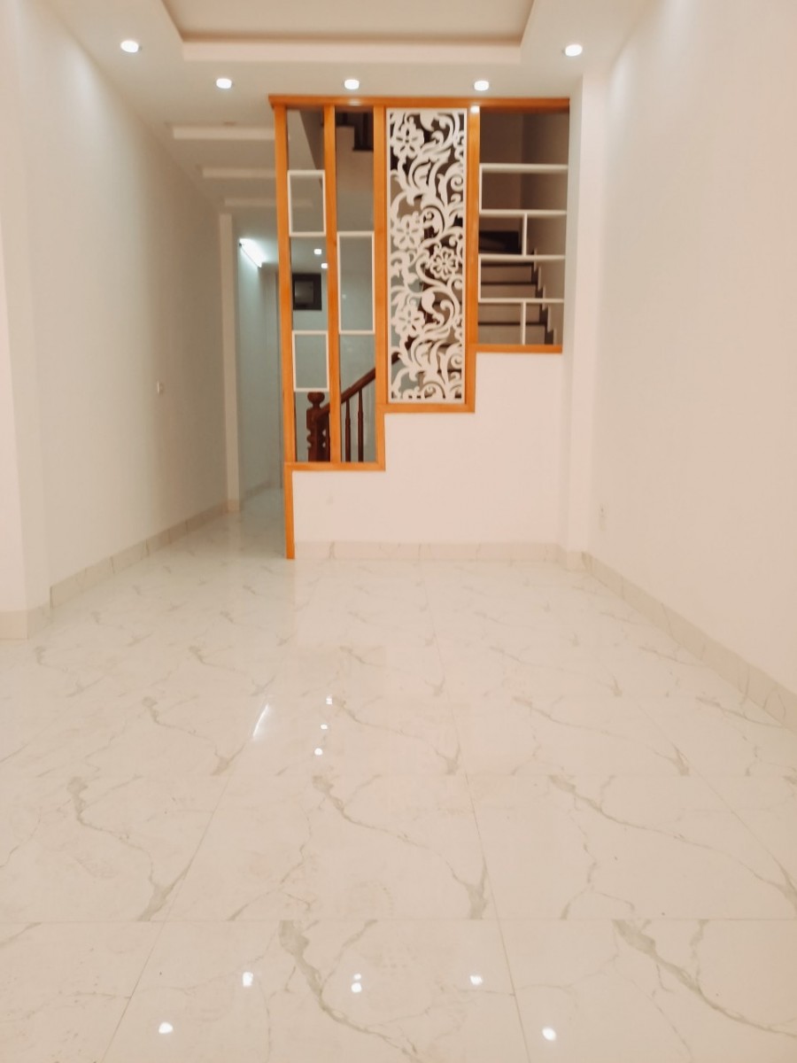 Bán nhà Từ Liêm, 5 Tầng 40m. Nhỉnh 4 tỷ. Nhà mới ở luôn. Ô tô tránh