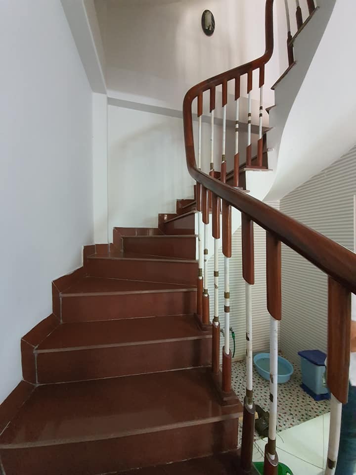 Bán nhà phố Ái Mộ Long Biên, nhà đẹp ở ngay ngõ thông to, để lại nội thất, khách chỉ việc vào ở