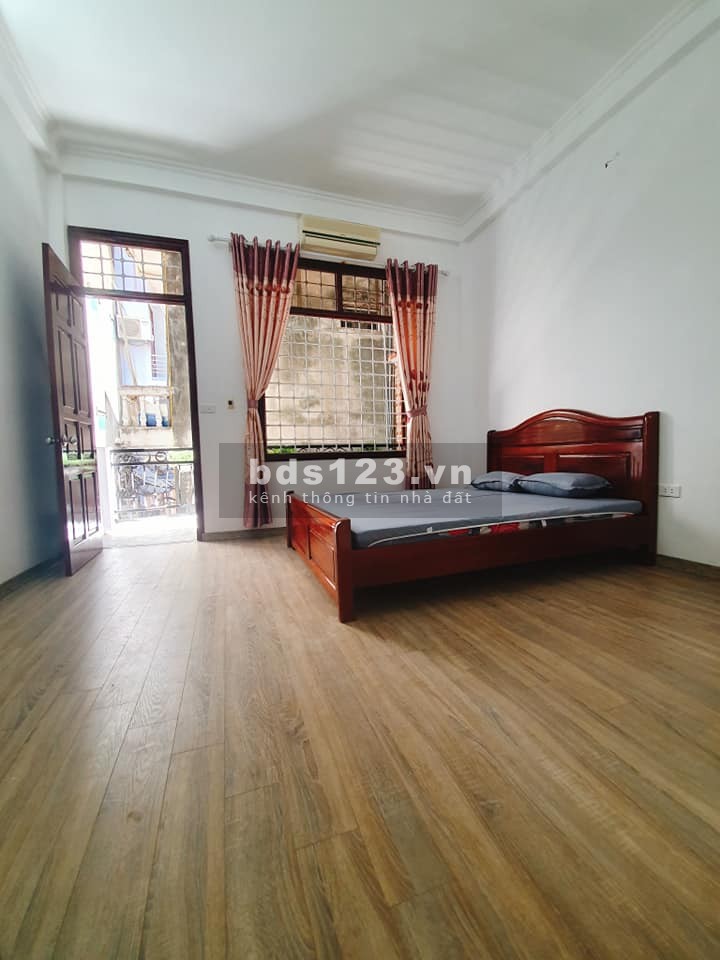 Nhà riêng Quận Thanh Xuân 4 tầng 28m2 giá 2 tỷ 98, tặng nội thất