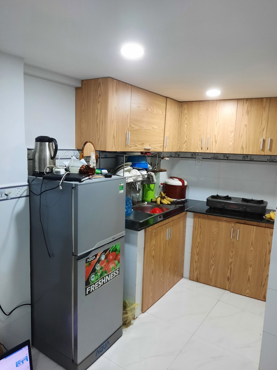 Chủ bán nhà mới cách hẻm xê hơi 10m, dt 23m2, 3 lầu đúc, 2.4 tỷ, phường 10, Quận Tân Bình