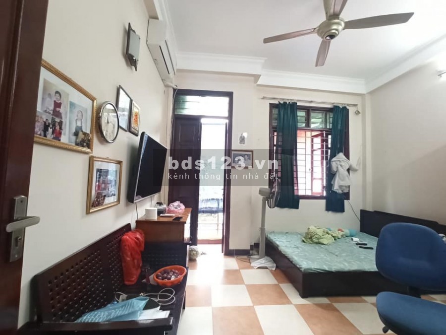 Bán nhà Lạc Long Quân, Cầu Giấy, ôtô cách 5m. Diện Tích 40m*5 tầng, mt 3m9, gía đầu tư nhỉnh 4.1 tỷ