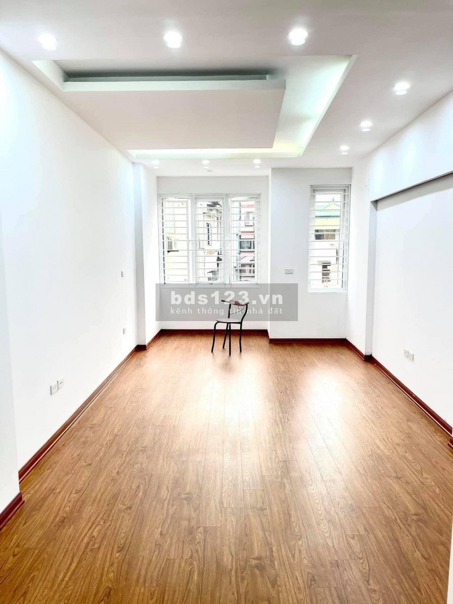 Bán nhà Võ Chí Công, 2 bước ra phố, 3 bước ra phố, 3 mặt thoáng, ở, kinh doanh đỉnh, dt 44m2, giá 5.05 tỉ