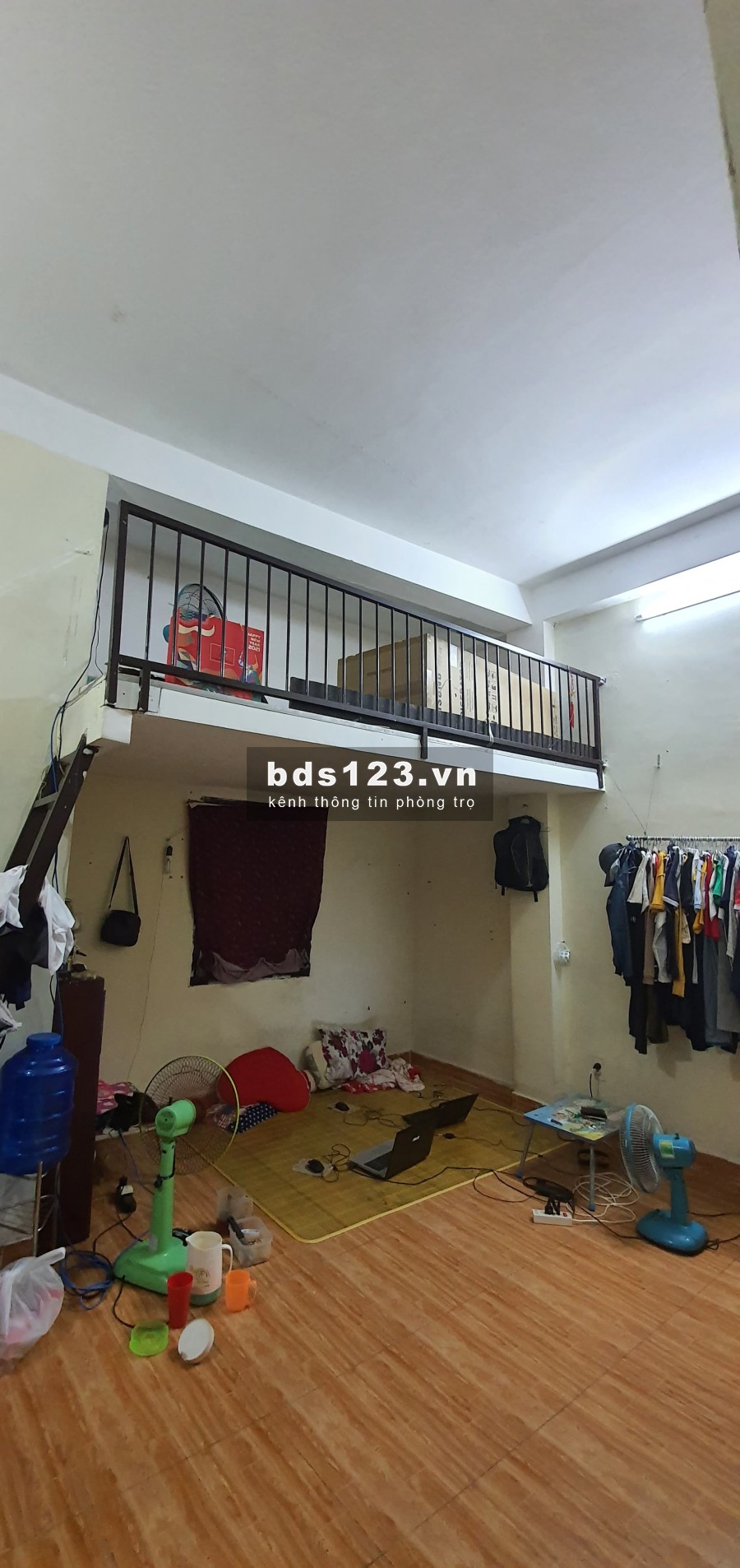 Pass phòng trọ 35m2 có gác và ban công thoáng mát, giá 2.4 triệu/tháng