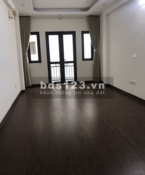 Bán nhà Võ Chí Công, Cầu Giấy, ngõ rộng, thoáng 35m2x5 tầng. Nhỉnh 3 tỷ.