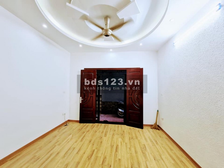 COVID - Bán gấp nhà chính chủ phố Trương Định, 30m2, 5 tầng, 3.4 tỷ (CTL) 0926900555